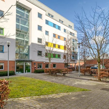 Bright & Central Studio In Luton, Sleeps 2 Luton  Luaran gambar