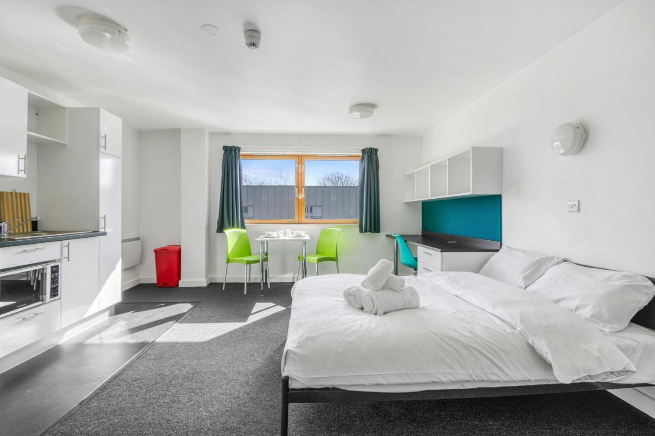 Bright & Central Studio In Luton, Sleeps 2 Luton  Luaran gambar