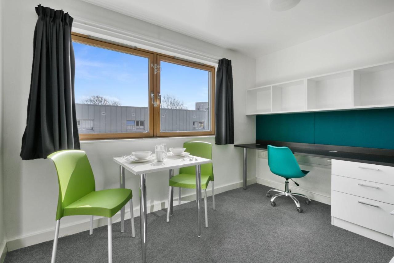 Bright & Central Studio In Luton, Sleeps 2 Luton  Luaran gambar