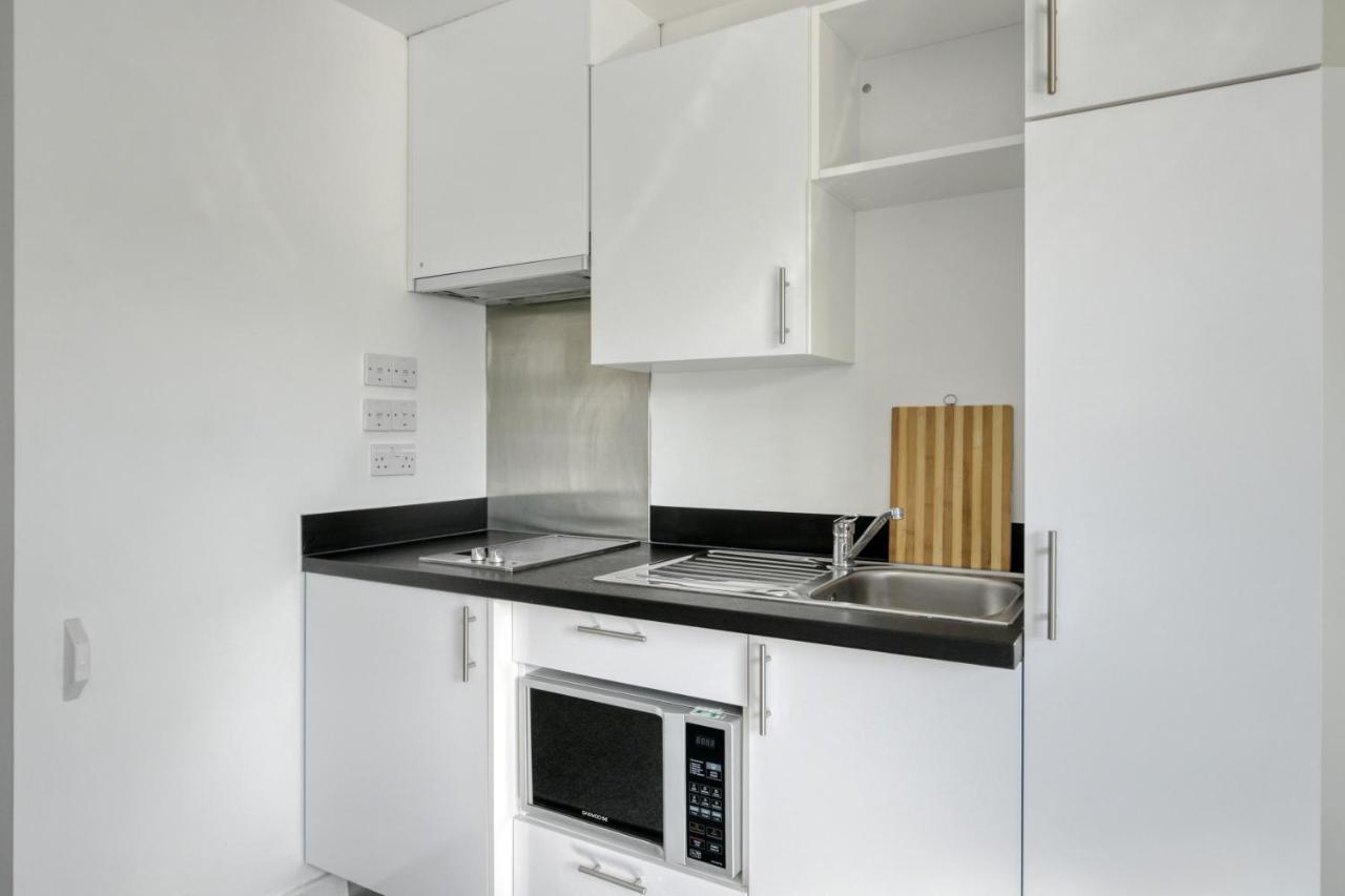 Bright & Central Studio In Luton, Sleeps 2 Luton  Luaran gambar