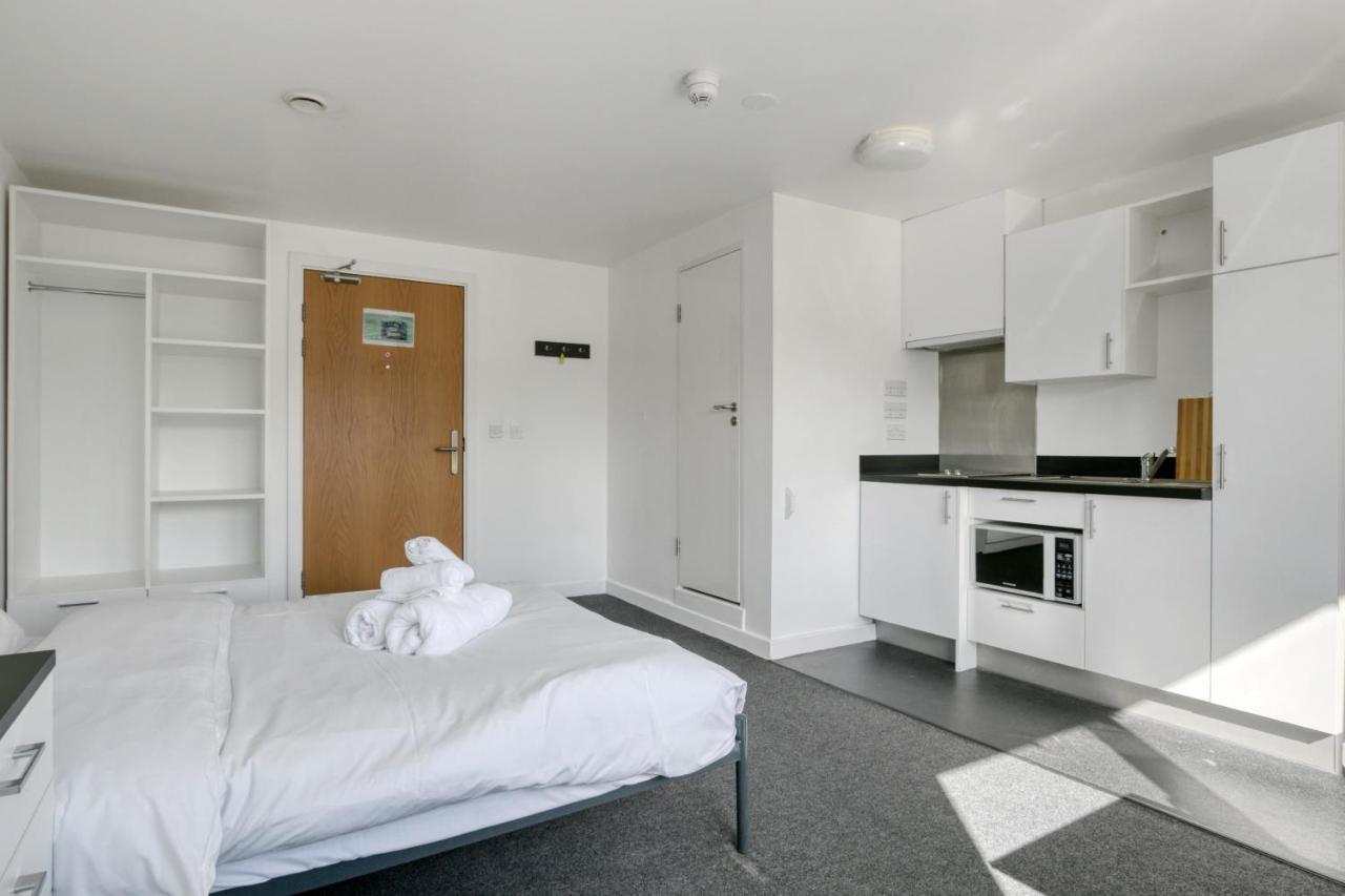 Bright & Central Studio In Luton, Sleeps 2 Luton  Luaran gambar