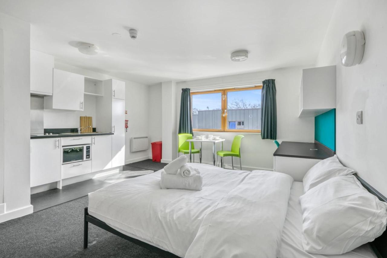 Bright & Central Studio In Luton, Sleeps 2 Luton  Luaran gambar