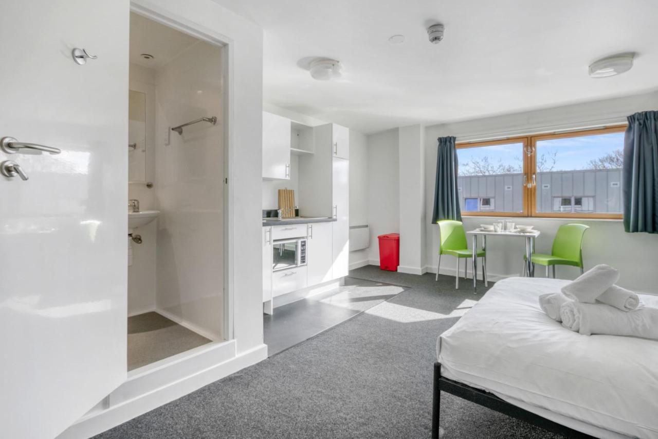 Bright & Central Studio In Luton, Sleeps 2 Luton  Luaran gambar