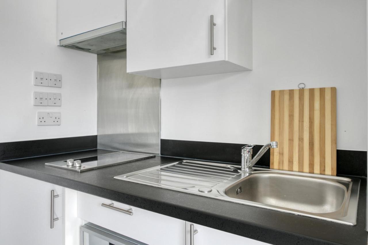 Bright & Central Studio In Luton, Sleeps 2 Luton  Luaran gambar