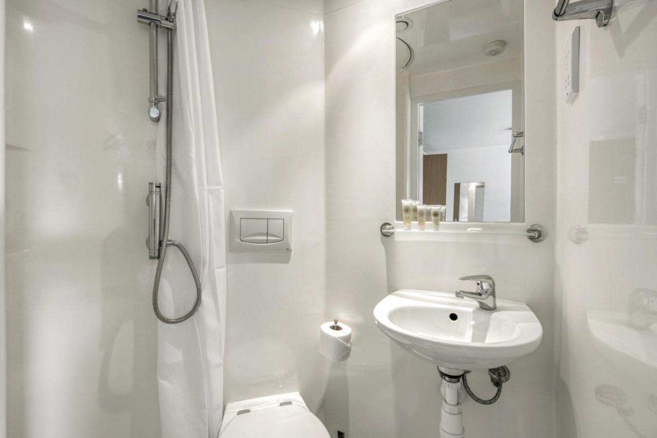 Bright & Central Studio In Luton, Sleeps 2 Luton  Luaran gambar