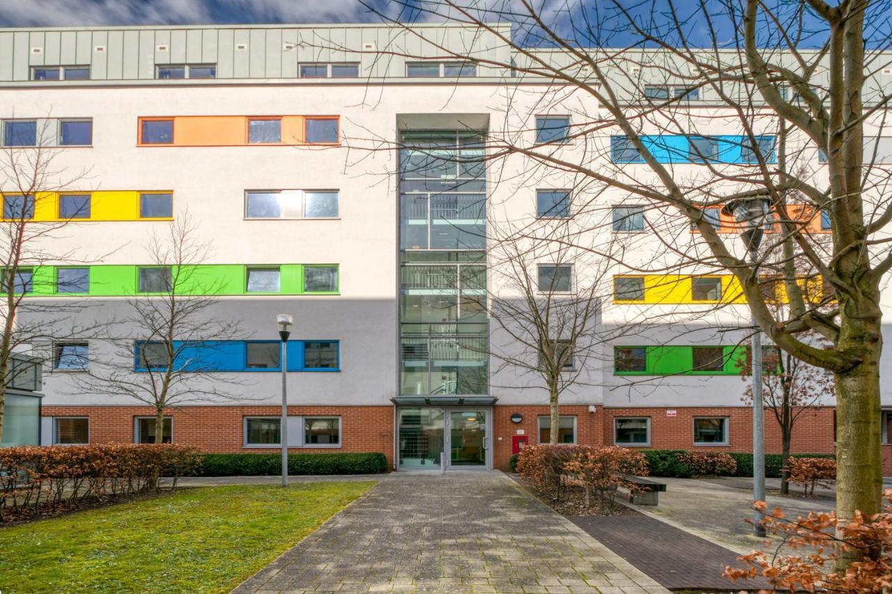 Bright & Central Studio In Luton, Sleeps 2 Luton  Luaran gambar