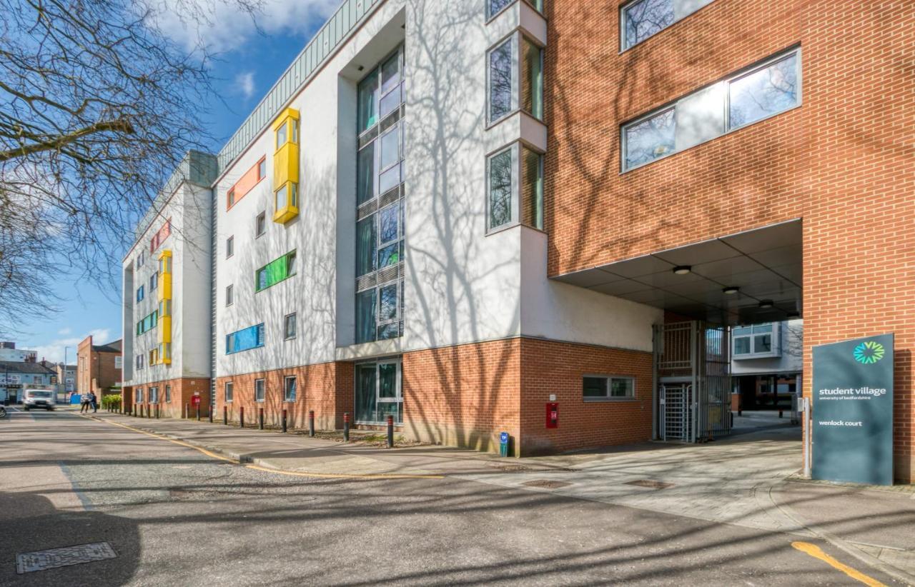 Bright & Central Studio In Luton, Sleeps 2 Luton  Luaran gambar