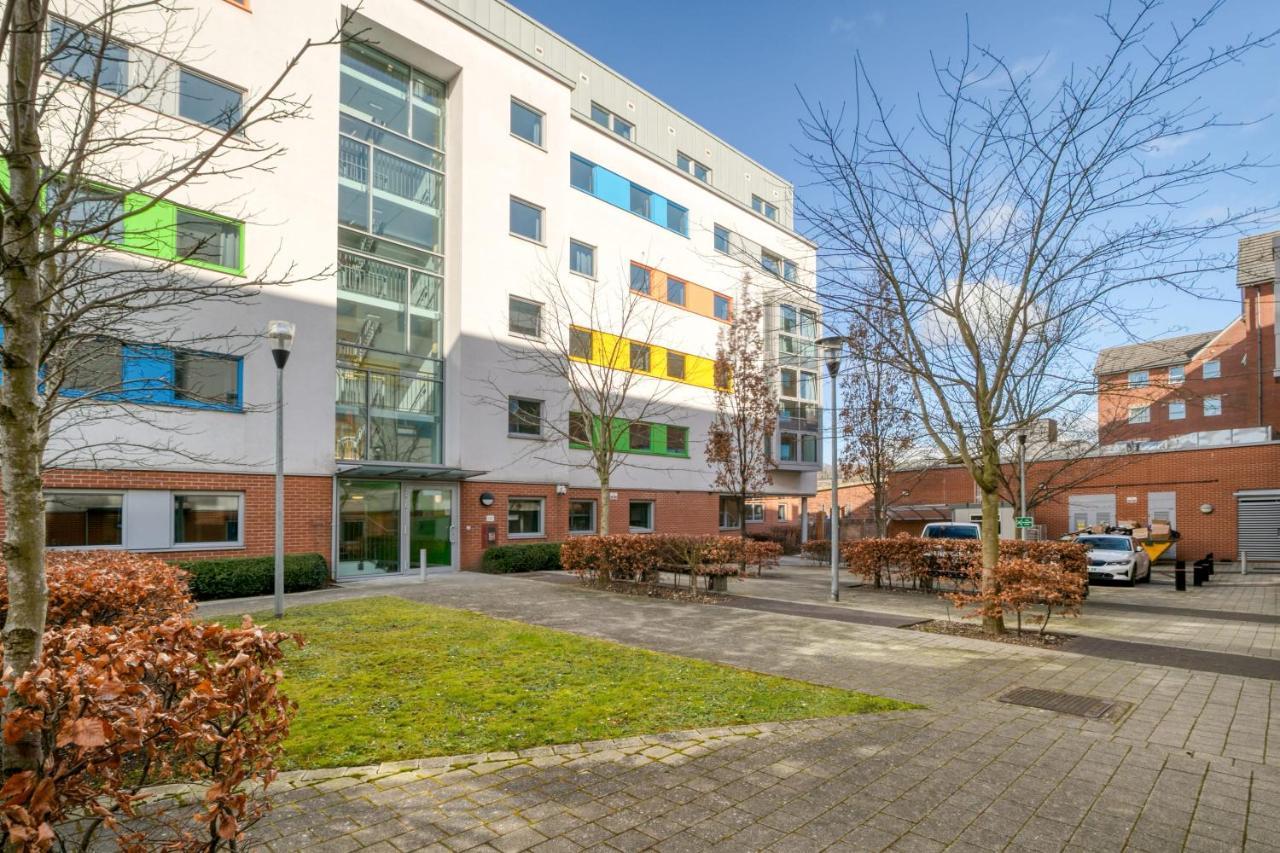 Bright & Central Studio In Luton, Sleeps 2 Luton  Luaran gambar