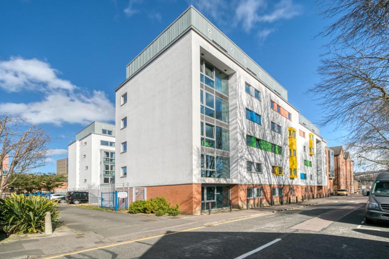 Bright & Central Studio In Luton, Sleeps 2 Luton  Luaran gambar